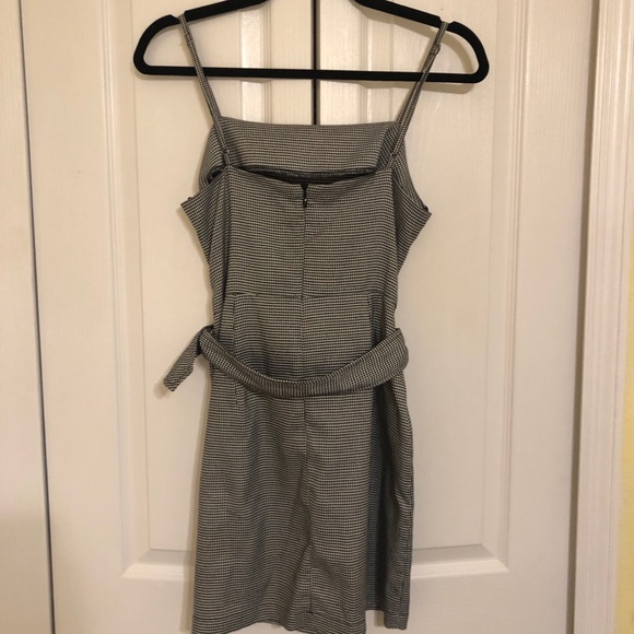 🔲 Mini Dress with Matching Belt - Picture 4 of 5